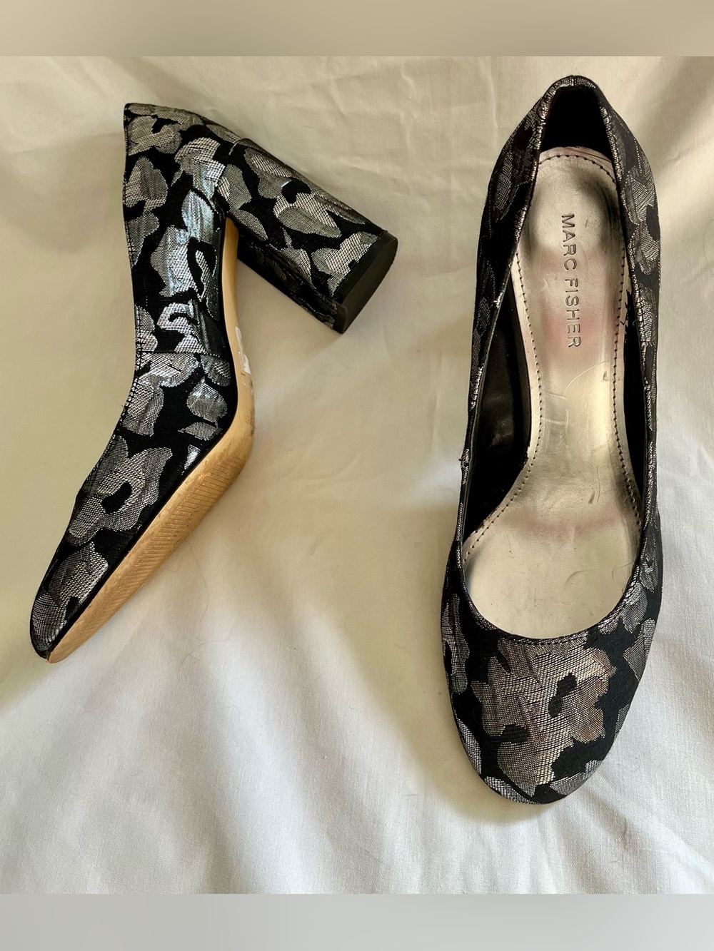Marc Fisher black and silver floral tapestry fabric heels size 7.5